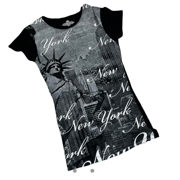 Calligraphy New York Statue of Liberty T Shirt - Picture 2 of 3
